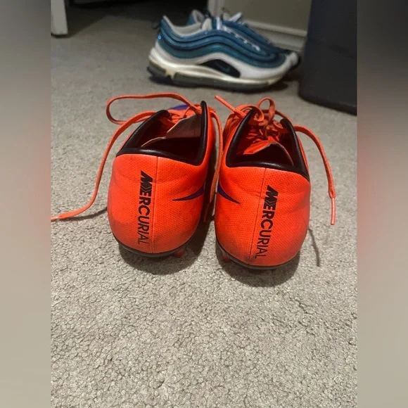 Size 8 Mercurial Nike Cleats - Picture 6 of 8